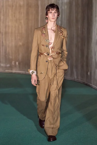 Look 27